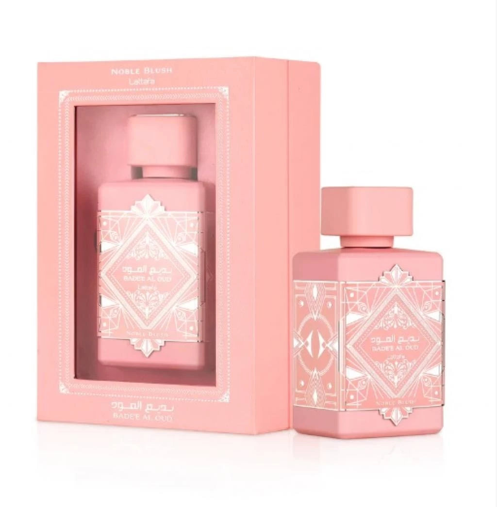 Badee al Oud Noble Blush de Lattafa Eau de Parfum 3.4 oz, un perfume femenino con notas frutales, florales, dulces y un toque de oud, ideal para un aroma elegante y sofisticado.